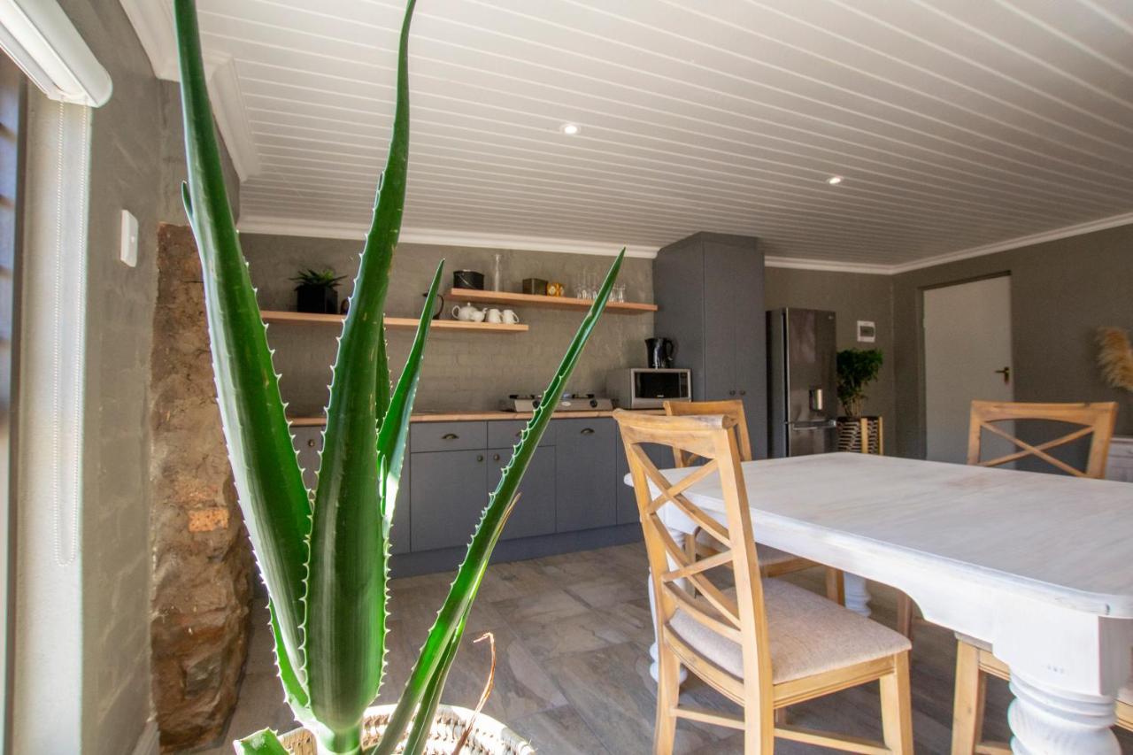 Desert Wind Private Guest And Game Farm Montagu Eksteriør billede